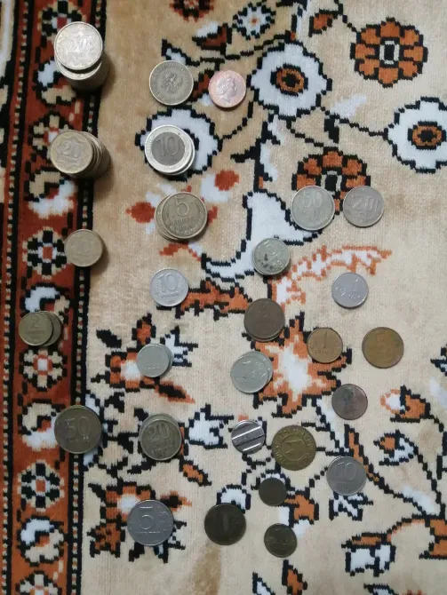 Монетаның артқы жағы, королева портретімен