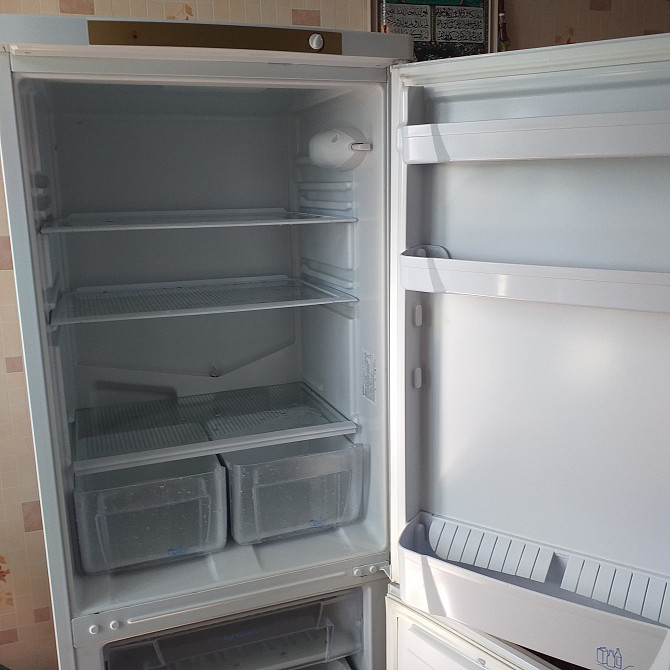 Продам холодильник 2х камерный индезит Нұр-Сұлтан - сурет 3
