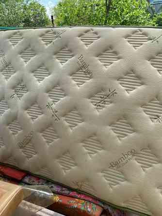 Матрас белого цвета размер 2м на 90 см чистая цена 15 000 то Алматы