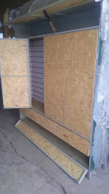 Интерьерам арналған фанермен жабылған шкафтың есіктері