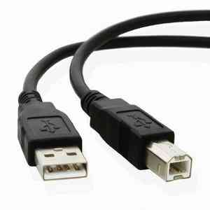 USB-кабель с разъемами типа A и B, черного цвета, на белом фоне