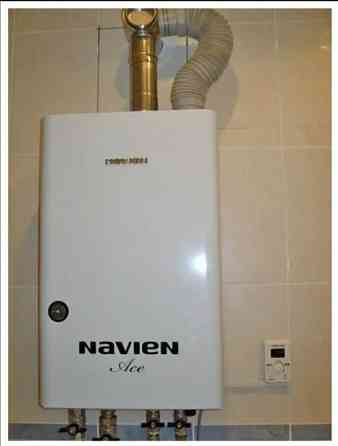 Газовый котел Navien Ace в ванной комнате