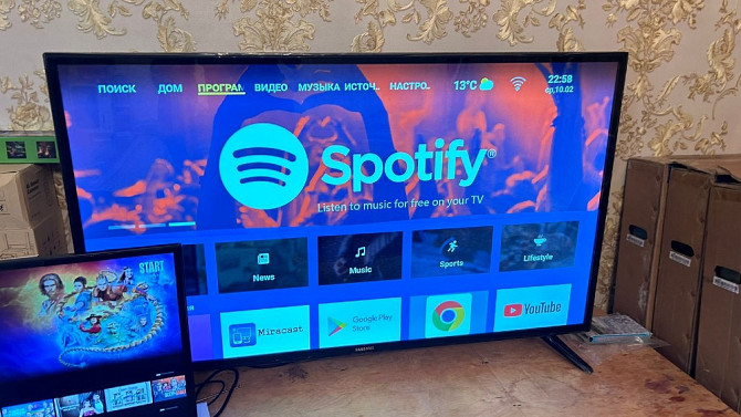 Spotify интерфейсі бар теледидардың суреті