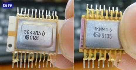 Чип с контактами, показанный с обеих сторон