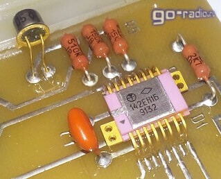 Схема с радиодеталями и резисторами