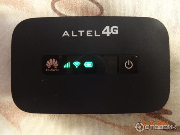 ALTEL 4G модемі, Huawei логотипы және байланыс пен қуат индикаторларымен.