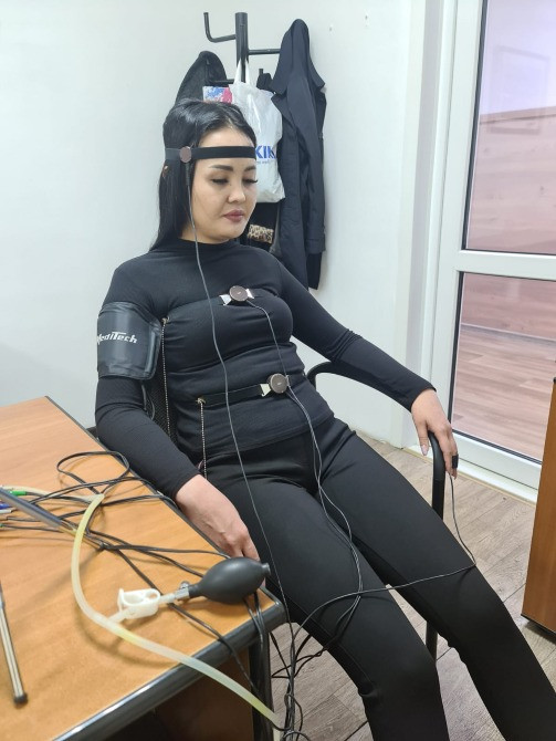 Исследование с использованием специальной одежды и датчиков для сбора данных о состоянии организма