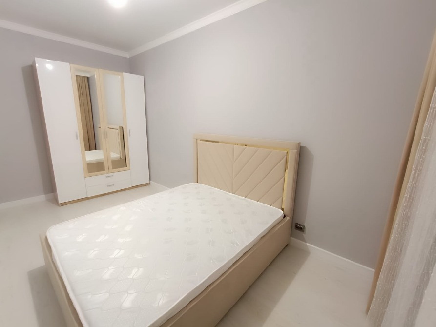 Ұйықтайтын бөлме төсек пен шкафпен