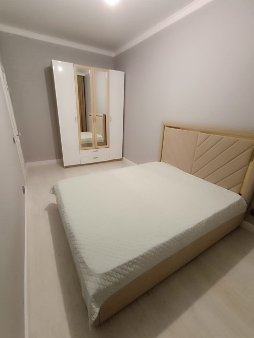 Ұйықтайтын бөлме төсек пен шкафпен