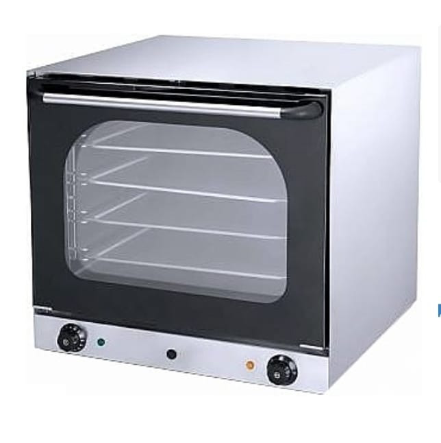 Кухонная конвекционная печь с открытой дверцей и кнопками управления