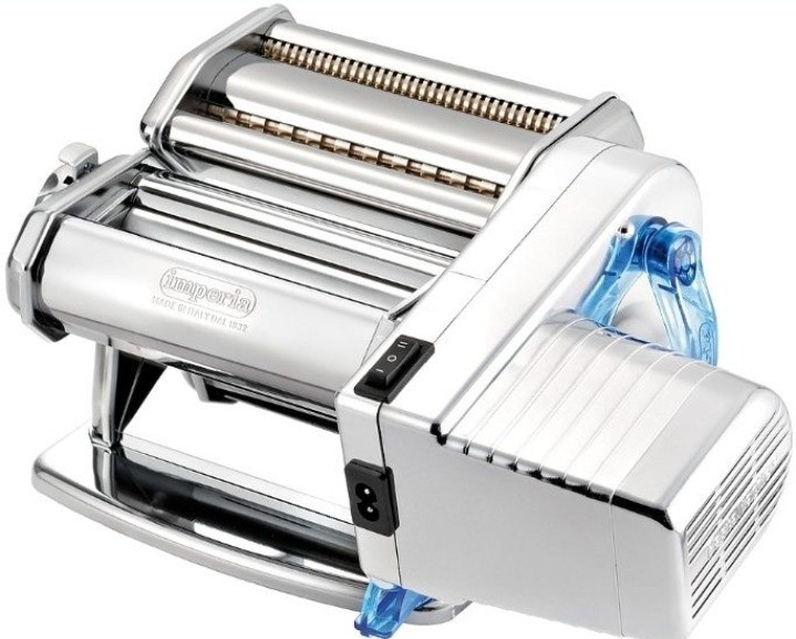 Лапшерезка с ручным управлением, предназначенная для приготовления домашней пасты