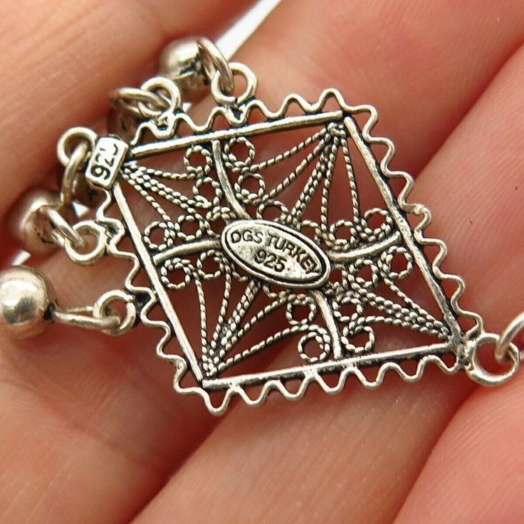 Серебряный кулон с ажурным узором и клеймом 