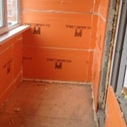 Интерьер лоджии с утеплителем, готовящийся к дальнейшим отделочным работам