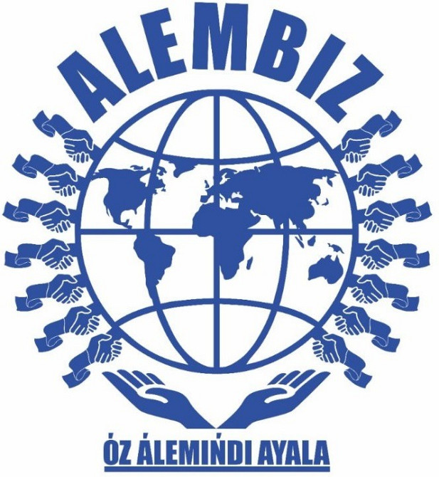 Логотип организации Alembiz с глобусом и руками, символизирующий поддержку и сотрудничество на международном уровне