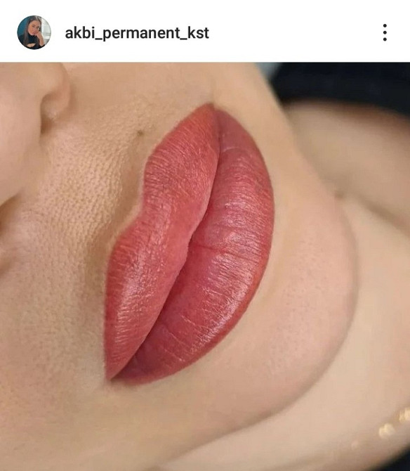 Перманентті макияжбен еріндер, жарқын түс