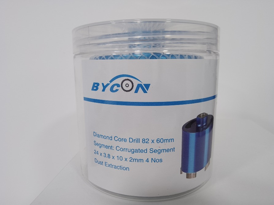 Упаковка с алмазной коронкой 82 мм x 60 мм с сегментом для коронок и информацией о характеристиках