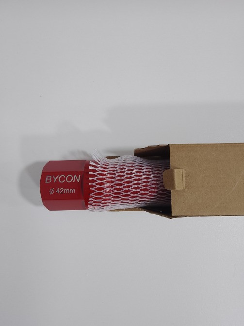 Упаковка с красным фитингом BYCON диаметром 42 мм
