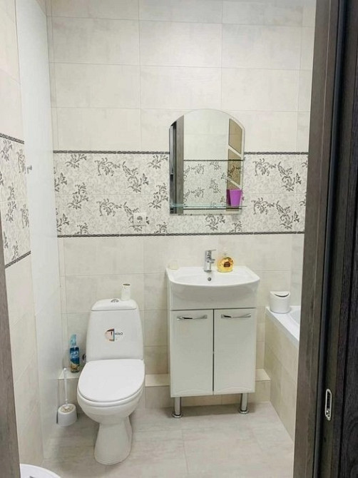 Санузел с унитазом и раковиной