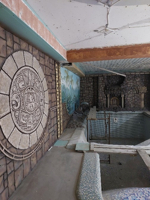 декоративті плитка мен бассейні бар интерьер