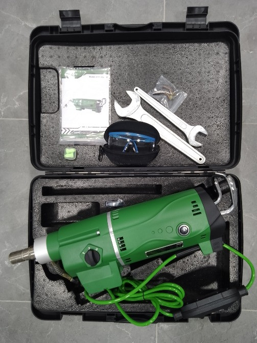 Инструмент для алмазного бурения с аксессуарами в кейсе
