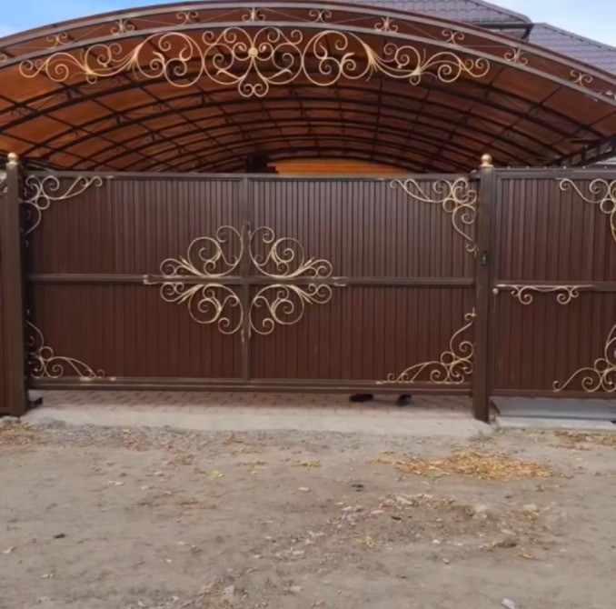 Кованые ворота с художественным оформлением