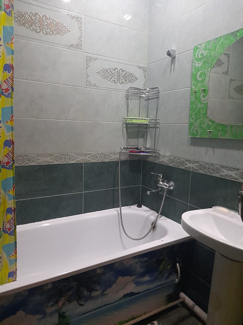 Ванная с ванной и душевой системой