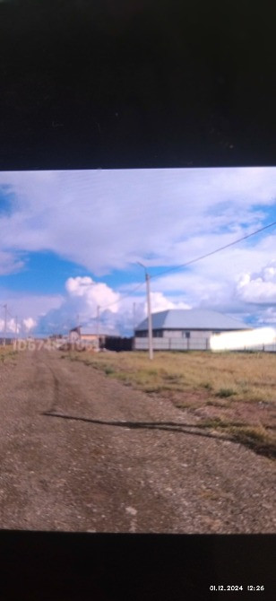 Фотография дороги с облаками на фоне