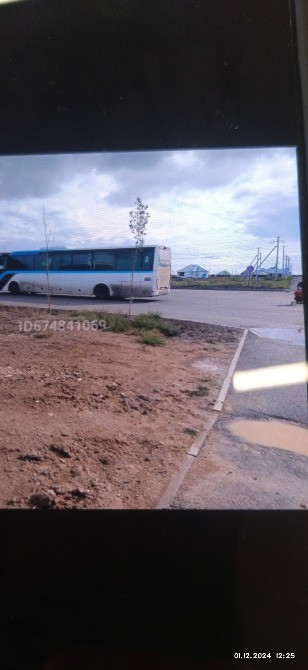 Автобус на дороге