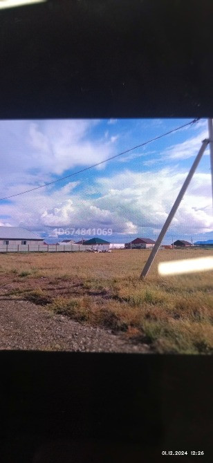 Панорама с открытым полем и облаками