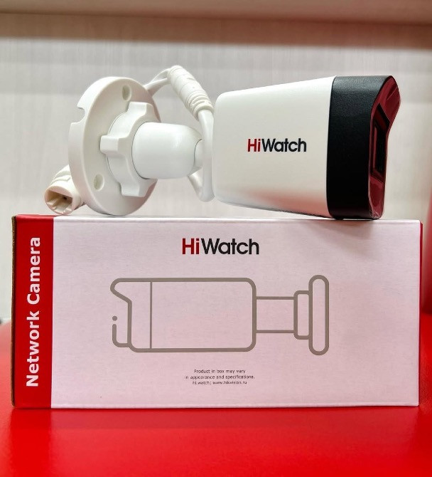 IP-камера HiWatch с креплением