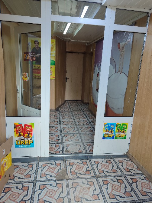 Дүкенге кіретін коридор