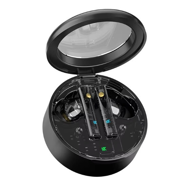 Беспроводные наушники с открытой крышкой и видимыми деталями