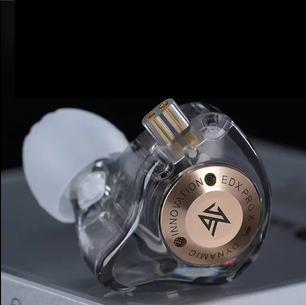 EDX PRO наушниктары бүйірден логотипке фокуспен