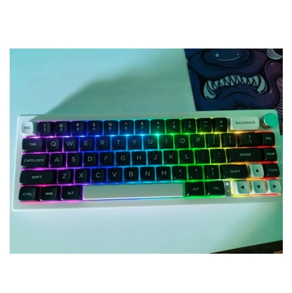Компактная механическая клавиатура с подсветкой радуги