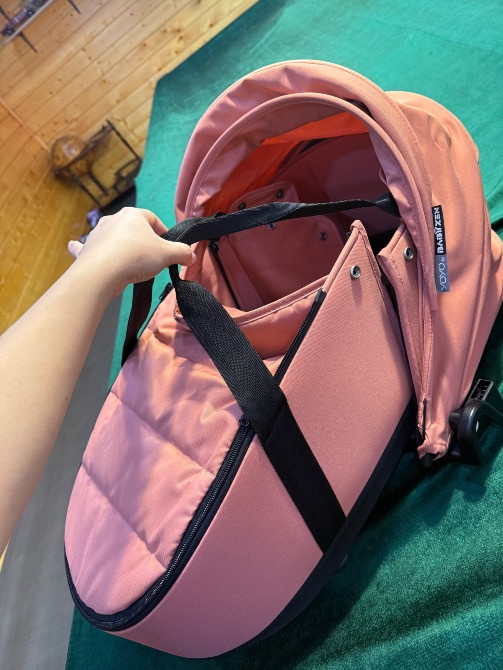 Спальный блок BABYZEN YOYO в использовании, розовый