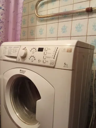 Спокойная комната с двуспальной кроватью и окном