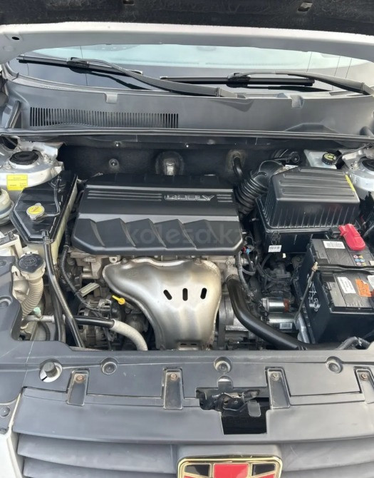 Двигатель серого кроссовера Грейт Уолл под капотом в разрезе