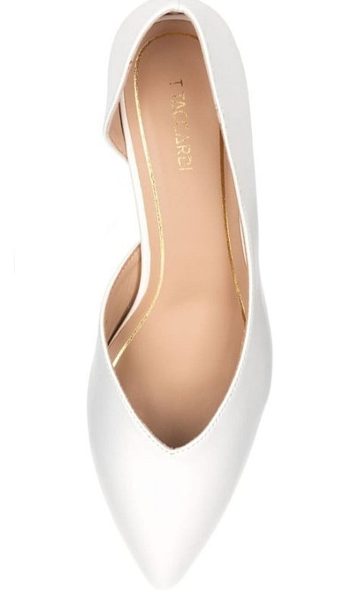 Аяқ киім: ақ尖ді аяқ киім, ашық артқы бөлігімен