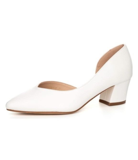 Аяқ киім: ақ туфли, төменгі өкшесі бар, дөңгелек мойын