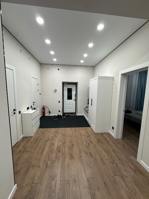 заманауи жөндеумен бос бөлме