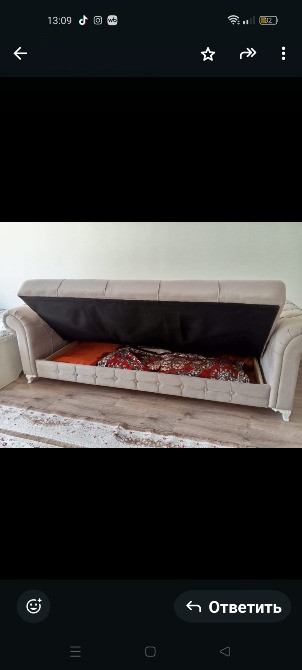 Сақтау үшін ашық секциясы бар диван