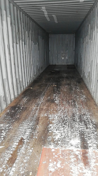 Внутренний вид контейнера, пол с снегом