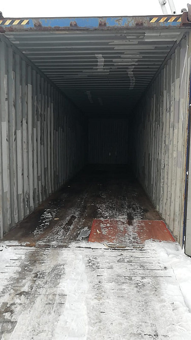 Внутренний вид контейнера, темнота внутри