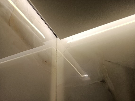 Төбедегі бұрыш встроенный жарық жолақпен