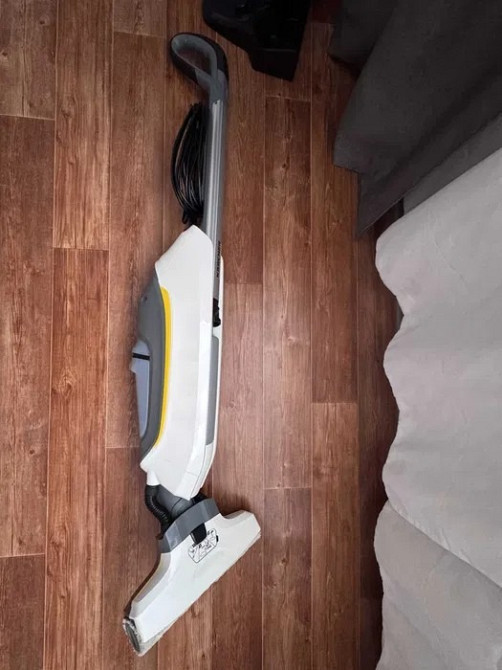 Пылесос в наклонном положении