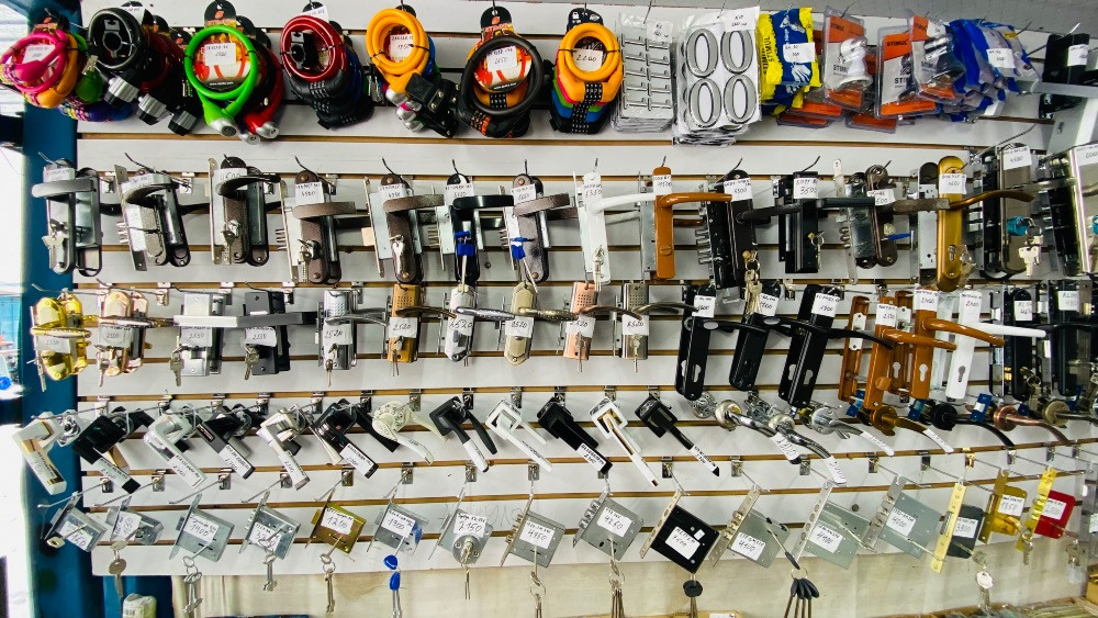 Стеллаж с инструментами и аксессуарами