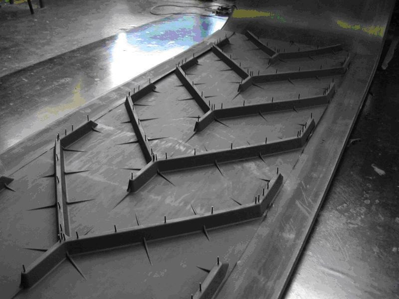 Резинотранспортерлік лентаның протекторы тісті шығымдармен