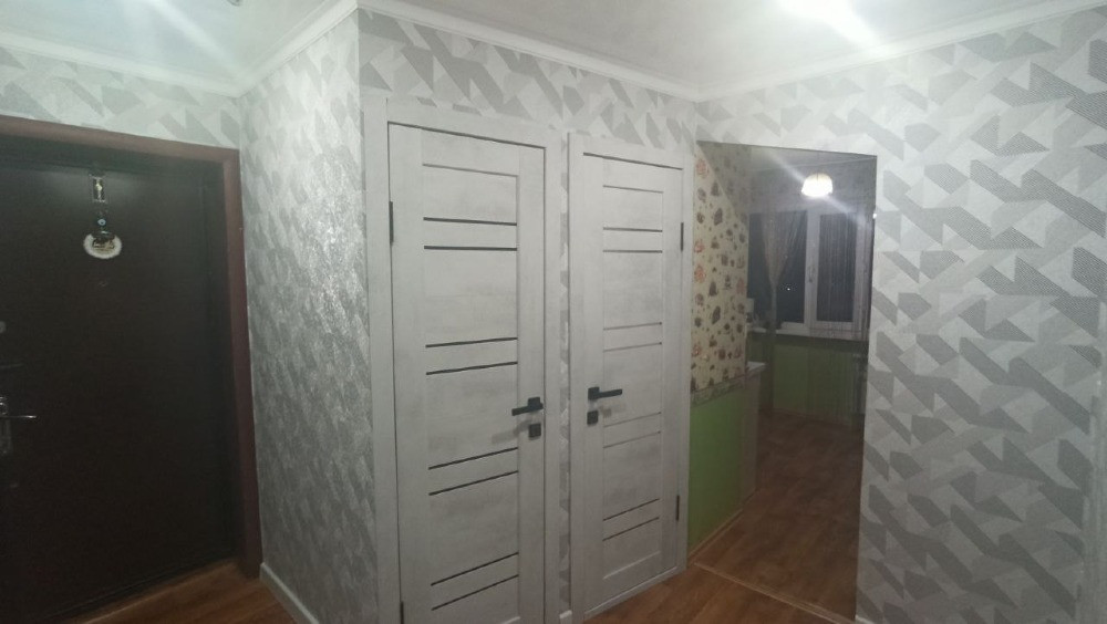 Вид на коридор и кухню