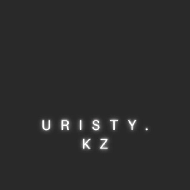 URISTY.KZ логотипі қара фонда