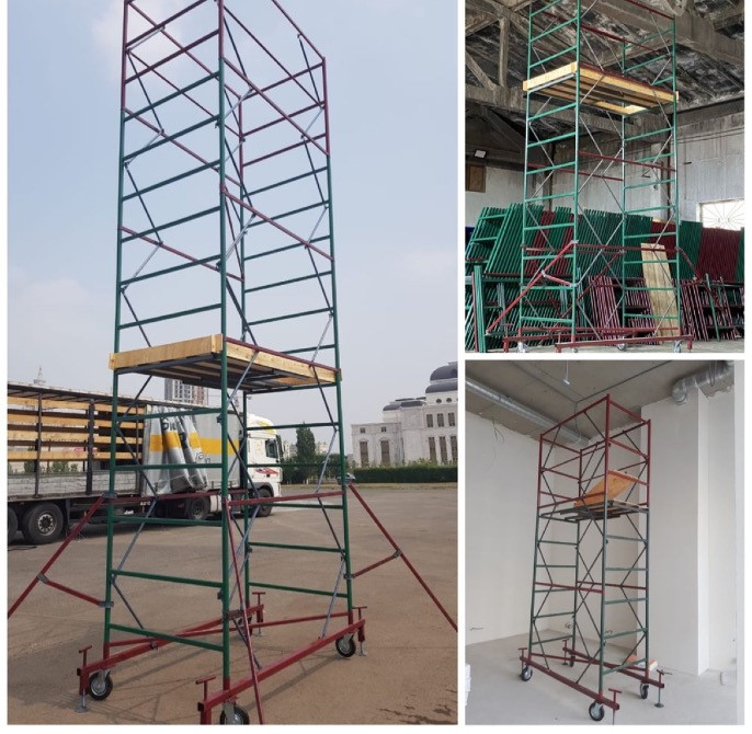 Строительные леса с деревянной платформой, использующиеся в помещениях